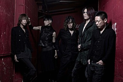 DIR EN GREY（右から2番目がDie、左がShinya）