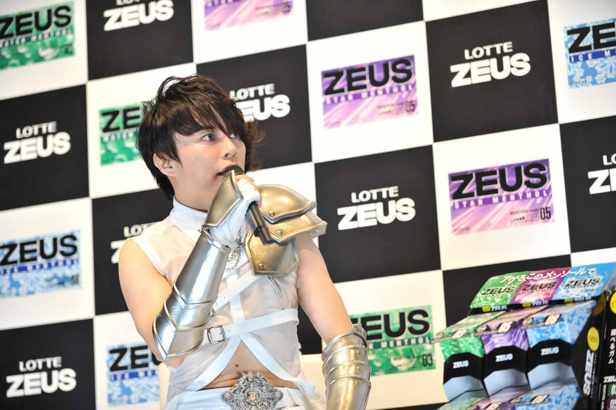 ロッテ「ZEUS」記者発表会のトークセッションの模様。