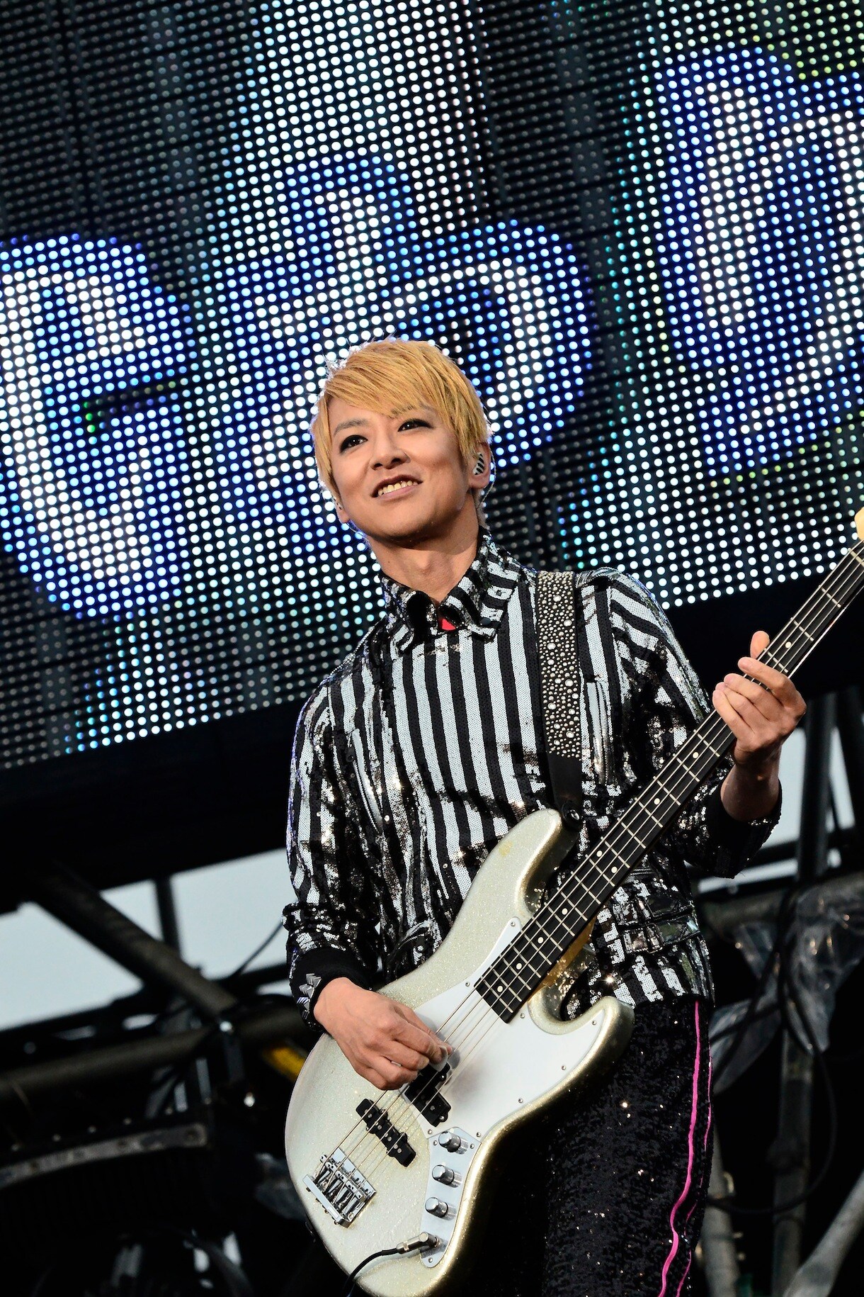 JIRO（B） - 「新しい歴史を作ろう」GLAY名曲連発の函館ライブ初日