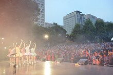 「チームしゃちほこサマーフェスティバル～スクランブる!? 野音ライブSP～略して“しゃちサマ♪”」の模様。