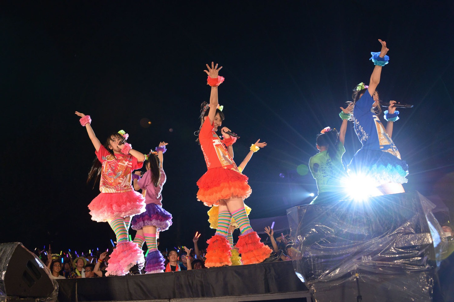 「チームしゃちほこサマーフェスティバル～スクランブる!? 野音ライブSP～略して“しゃちサマ♪”」の模様。