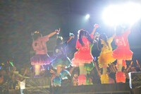 「チームしゃちほこサマーフェスティバル～スクランブる!? 野音ライブSP～略して“しゃちサマ♪”」の模様。