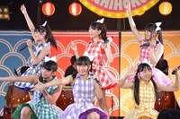 新衣装で登場したチームしゃちほこ。