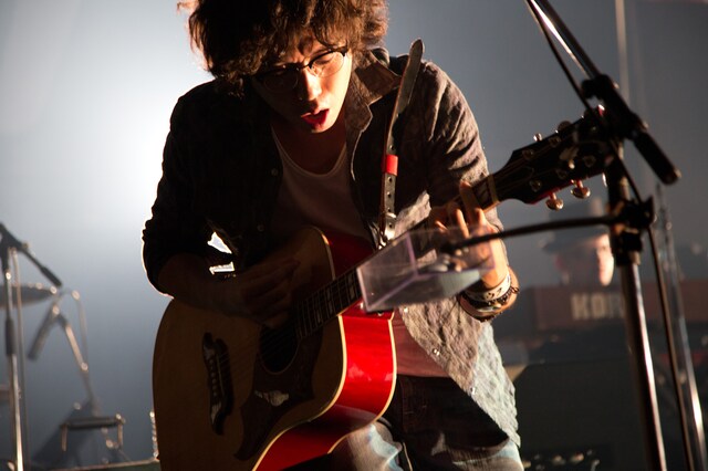 高橋優の全国ホールツアー「BREAK OUR SILENCE」福岡公演の模様。