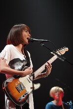 ヤイコは7月に東京・SHIBUYA-AXで行われたライブでミニアルバム「123456」リリースを発表。