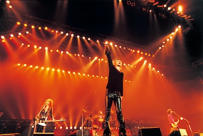 THE YELLOW MONKEY「PUNCH DRUNKARD TOUR」ツアーの模様（Photo by Mikio Ariga）。