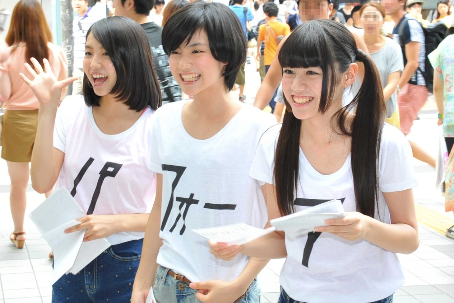 メンバーの浜崎香帆、脇あかり、飯田桜子（写真左より）。