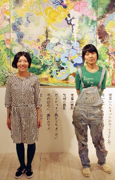 高橋久美子（写真左）と白井ゆみ枝（右）。