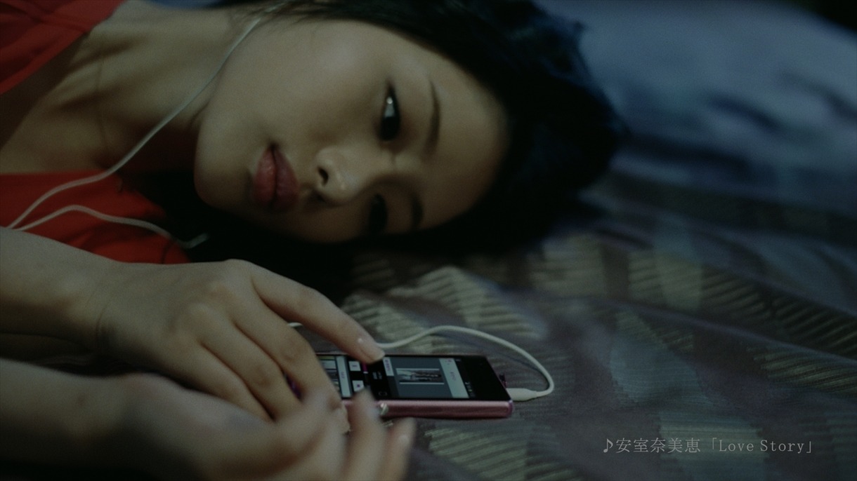 安室奈美恵「Love Story」が流れる「涙」編のワンシーン。