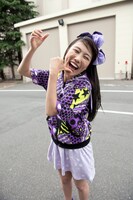 エアペプシを披露する高城れに。