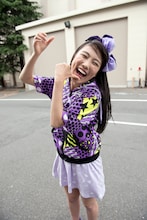 エアペプシを披露する高城れに。