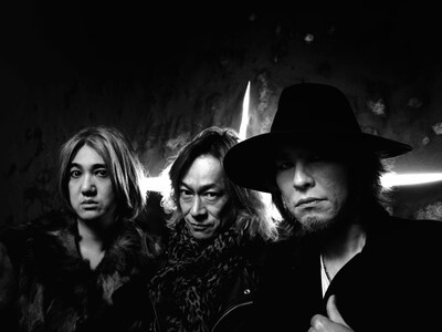 THE GOLDEN WET FINGERS