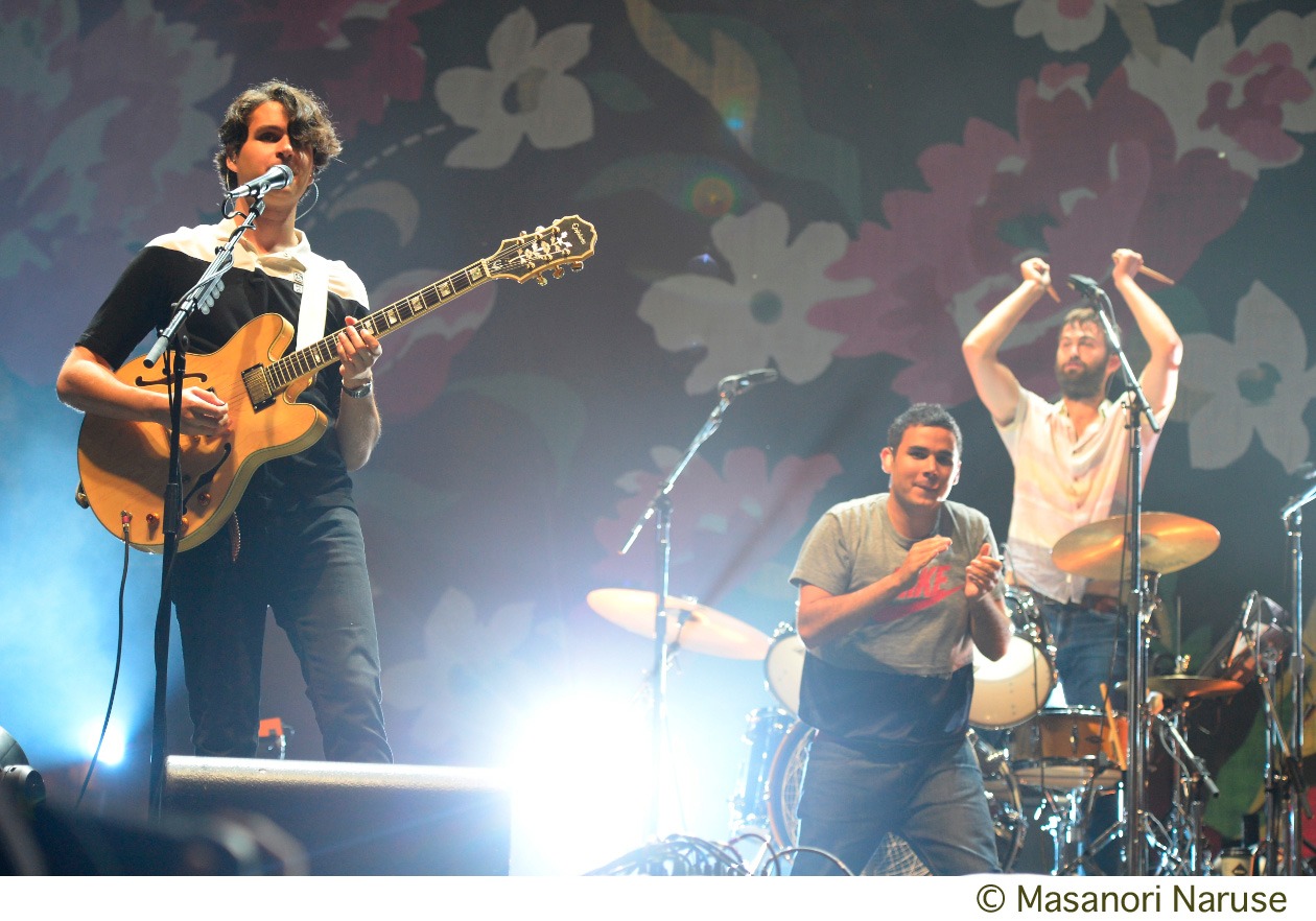 VAMPIRE WEEKEND