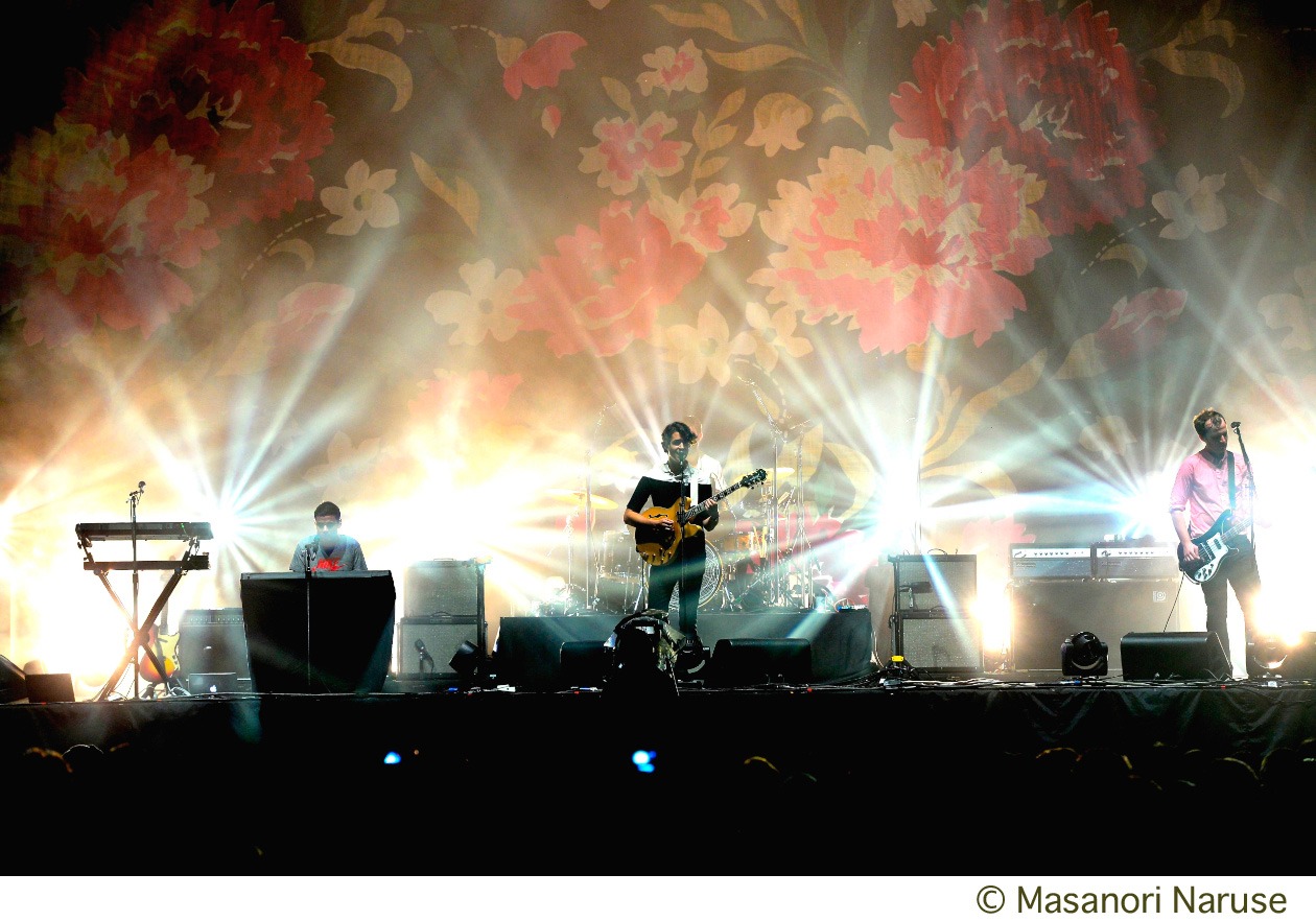 VAMPIRE WEEKEND