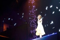 約1年ぶりにAKB48のステージに立った前田敦子。(c)AKS