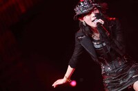 「虫のバラード」歌唱時の松井珠理奈。(c)AKS