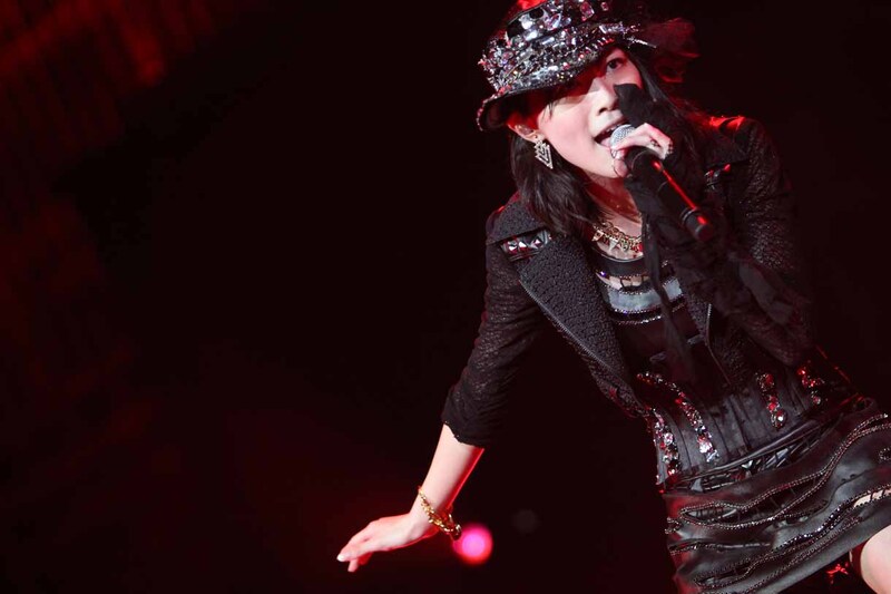 「虫のバラード」歌唱時の松井珠理奈。(c)AKS