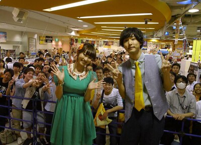 タワーレコード新宿店でのインストアイベントの様子。