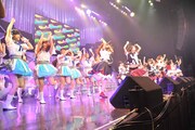 HOT STAGEのラストステージでBiSの「nerve」をアイドリング!!!ら出演アイドルが披露。