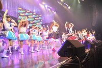 HOT STAGEのラストステージでBiSの「nerve」をアイドリング!!!ら出演アイドルが披露。