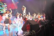 HOT STAGEのラストステージでBiSの「nerve」をアイドリング!!!ら出演アイドルが披露。