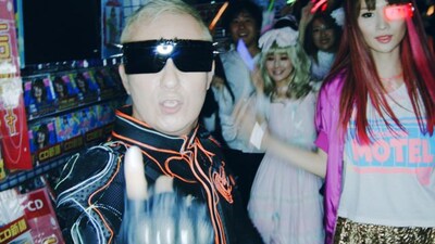 手前左からNEW YOUNG（小野坂昌也）、CRAZY YU（小林ゆう）