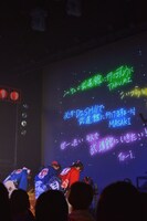 「この4人で武道館に行けますように」とお願いするDISH//。