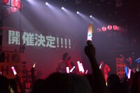 「日本縦断はじめましての旅『DISH//と申します』」開催サプライズ発表の様子。