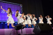 「他の星から」を披露する乃木坂46。