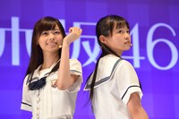 西野七瀬、伊藤万理華（左から）