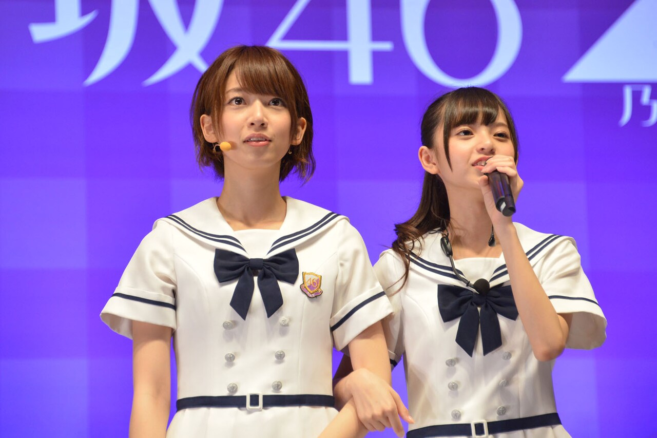 橋本奈々未、齋藤飛鳥(左から) - 乃木坂46、2期生がファン1万 橋本奈々未、齋藤飛鳥(左から) - 乃木坂46、2期生がファン1万