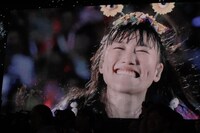 「前歯にかわっておしおきよ！」とポーズを決めた高城れに。