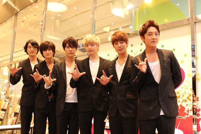 8月4日に渋谷で行われたトークイベントにシークレットゲストとして登場した超新星。