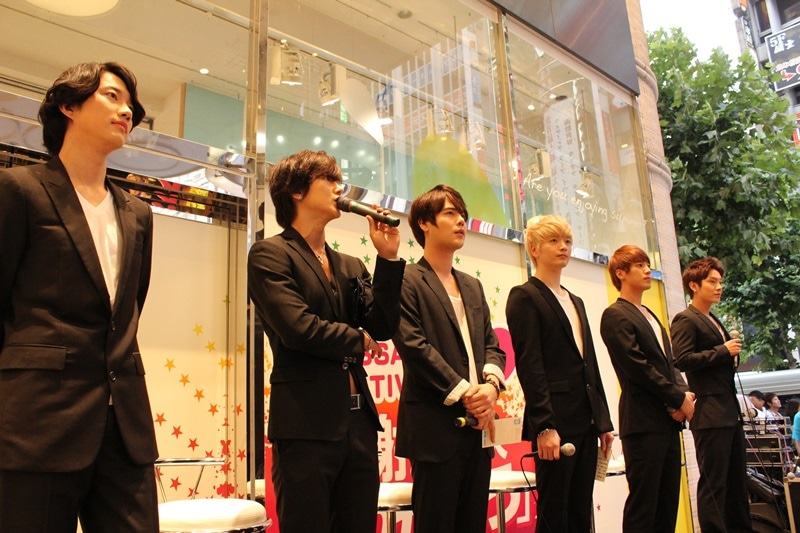 8月4日に渋谷で行われたトークイベントにシークレットゲストとして登場した超新星。
