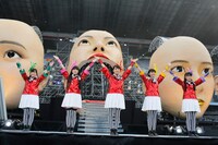 ステージに登場したももいろクローバーZ。（撮影：上飯坂一+Z）