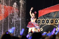 写真は本日8月4日の西武ドーム公演の様子（撮影：上飯坂 一、江藤はんな）。