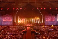 写真は本日8月4日の西武ドーム公演の様子（撮影：上飯坂 一、江藤はんな）。