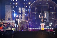 写真は本日8月4日の西武ドーム公演の様子（撮影：上飯坂 一、江藤はんな）。