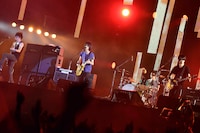 2日日のGRASS STAGEのトリを務めたBUMP OF CHICKEN。