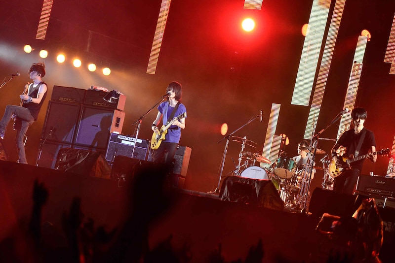 2日日のGRASS STAGEのトリを務めたBUMP OF CHICKEN。