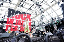 LOW IQ 01 & THE RHYTHM MAKERS α