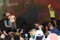 「ROCK IN JAPAN FESTIVAL 2013」でパフォーマンスするUL。