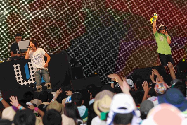 「ROCK IN JAPAN FESTIVAL 2013」でパフォーマンスするUL。