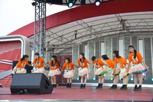 最後に「また明日」を歌うエビ中。