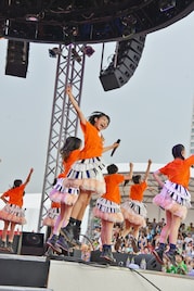 エビ中、2年連続の「めざましライブ」軽部Tシャツで熱演
