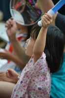 客席にはペンライトを振って応援するチビッ子の姿も。