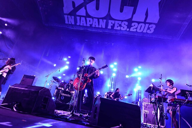 初日のGRASS STAGEのトリを務めたサカナクション。