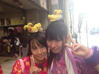 カメラ目線のゆずゆずコンビ。