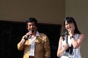 藤岡弘、と奥村真友里。
