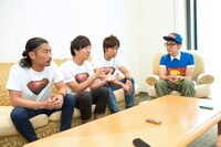 イベント前の取材でスーパーマンについて熱弁するヒャダインとパンサー。